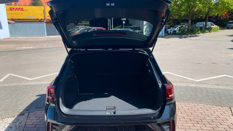 Volkswagen T-Roc R-Line Interieur und Exterieur / 2. Hand — photo 13