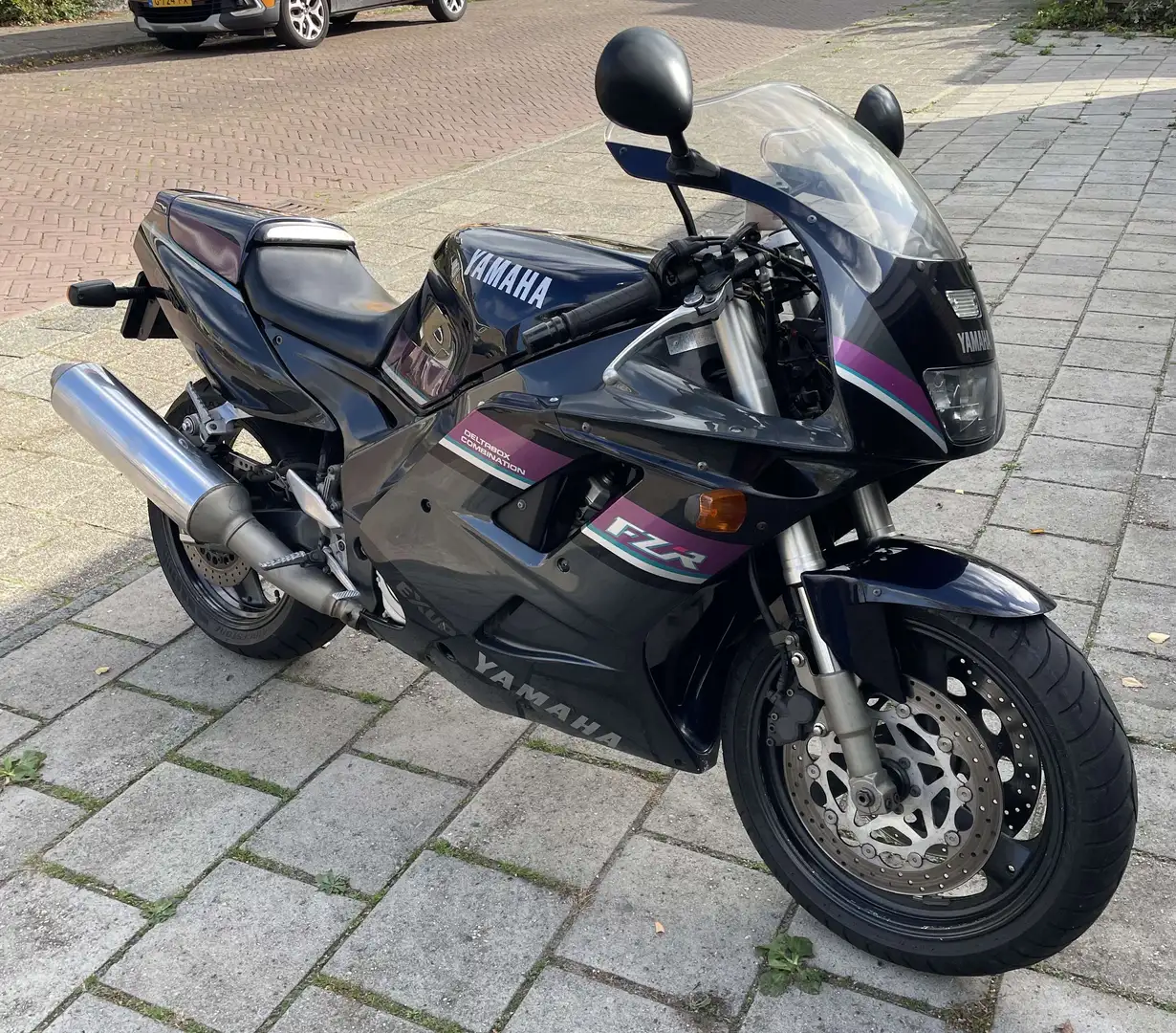 Yamaha FZR 1000 L3e - 1