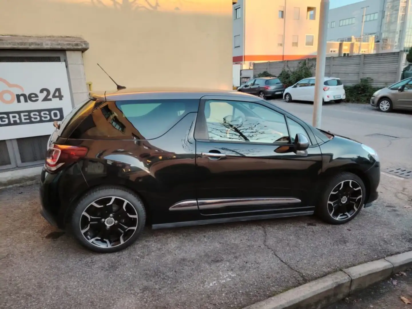 DS Automobiles DS 3 1.2 VTi 82 Just Black NEOPATENTATI-UNICO PROPRIETA Schwarz - 1