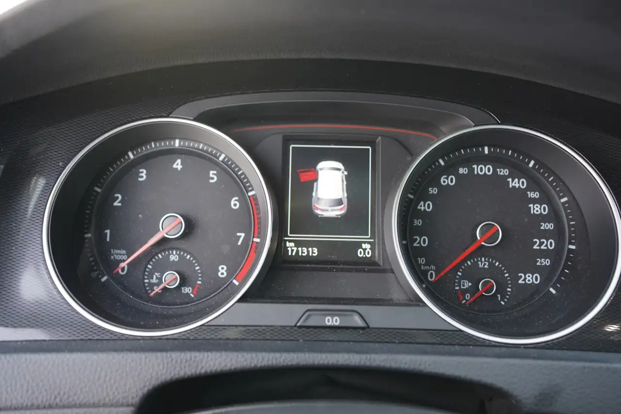 Volkswagen Golf GTI снимка Volkswagen Golf GTI