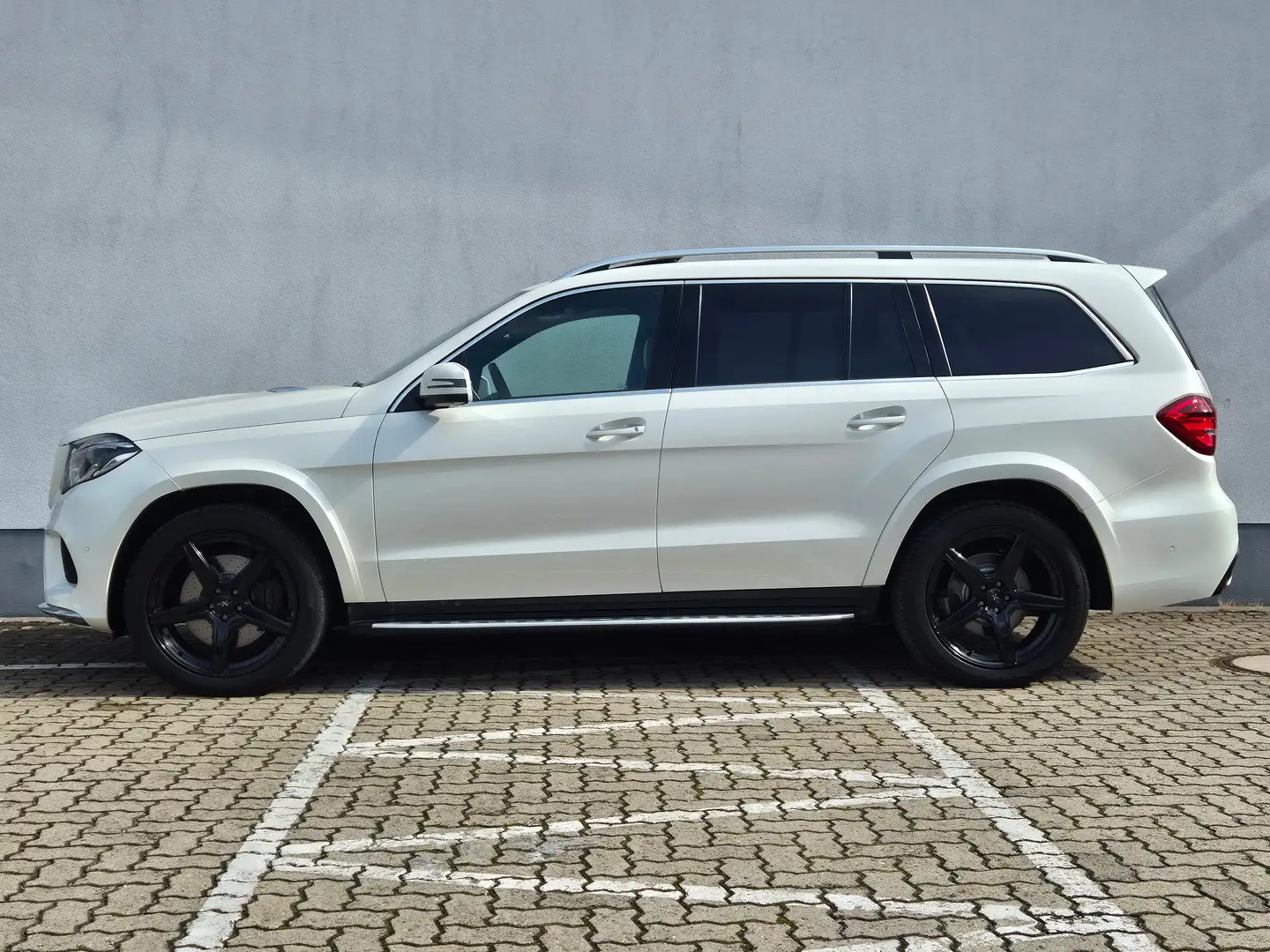 Mercedes-Benz GLS 350 4Matic*AMG Line*7-Sitzer*AIRMATIC*Standheizung*LED Weiß - 2