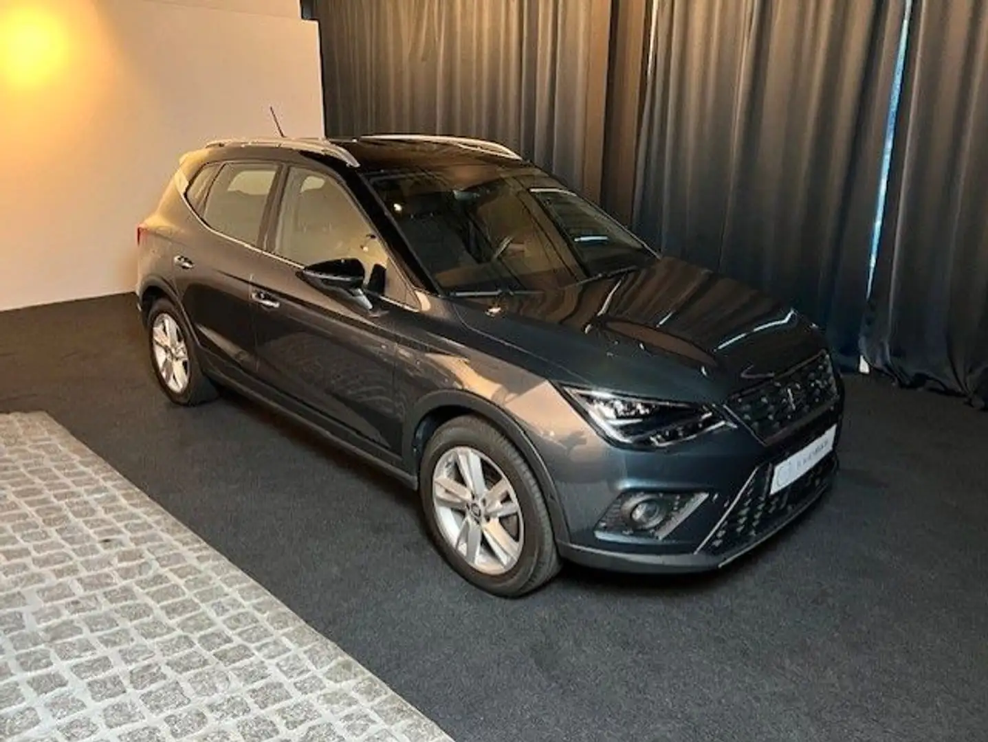SEAT Arona FR Beats Fast Lane 1Hand Grau - 1