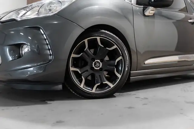 Citroen DS3 view 3