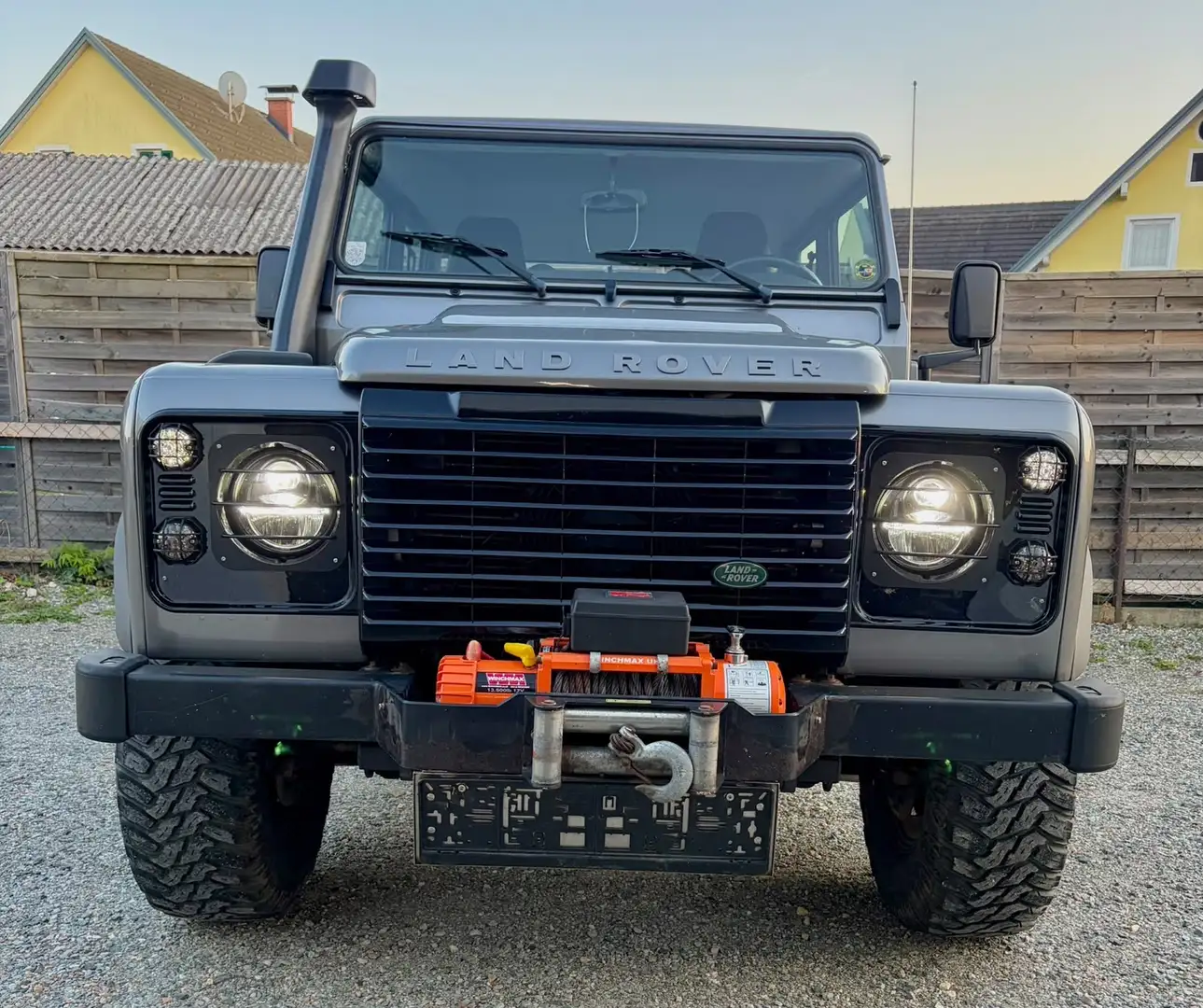 Land Rover Defender 110" DCPU E 2,4 TD - 1
