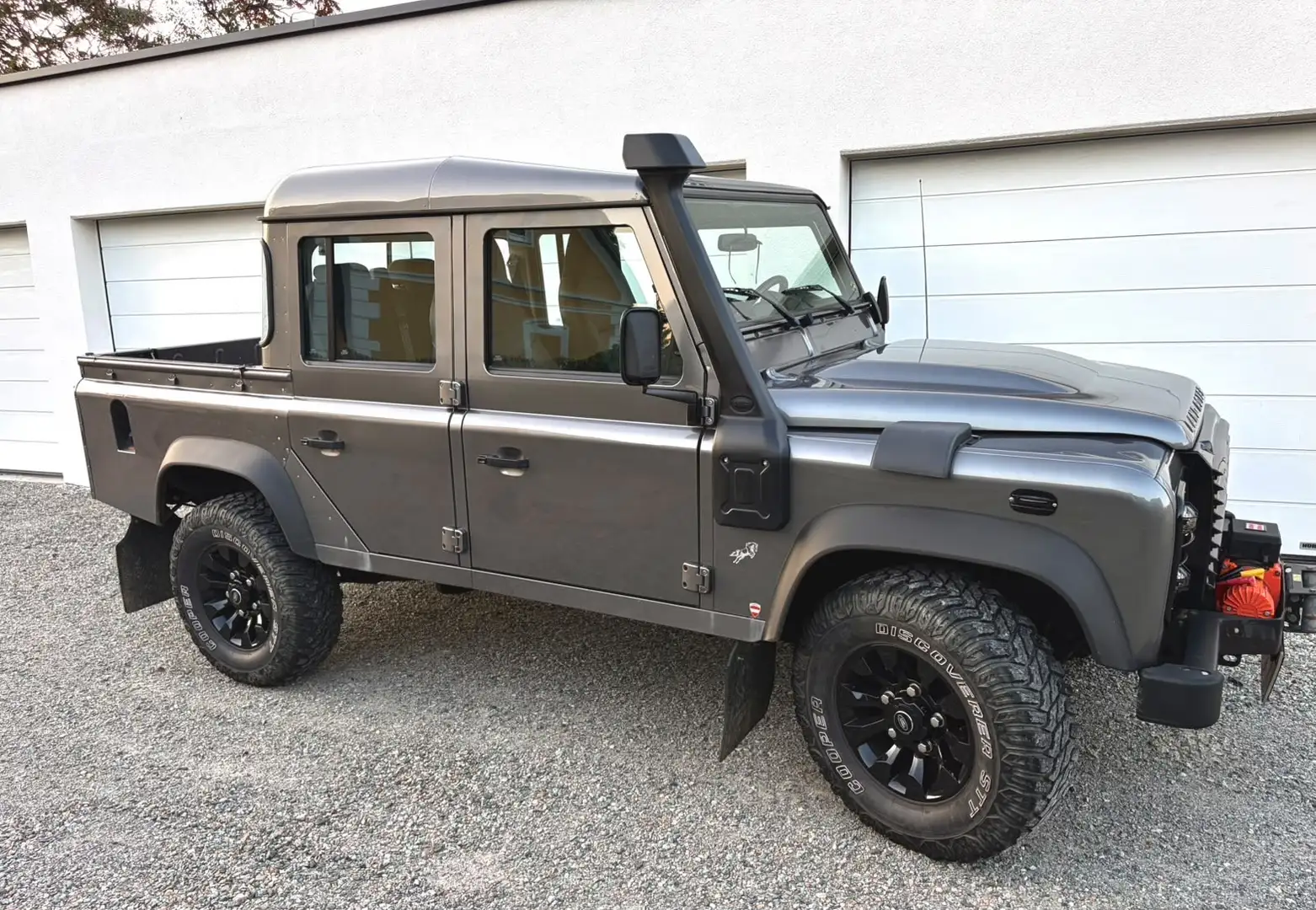 Land Rover Defender 110" DCPU E 2,4 TD - 2
