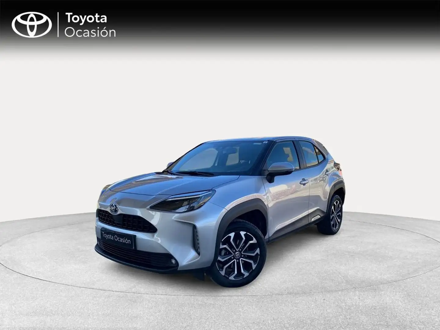 Toyota Yaris Cross 120H Active Tech Grijs - 1