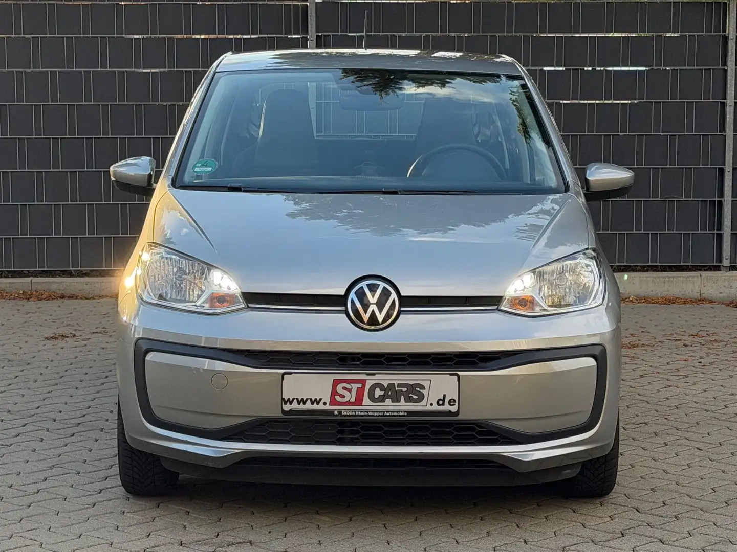 Volkswagen up! 4 Türen R-Kamera PDC Tempomat Silber - 2