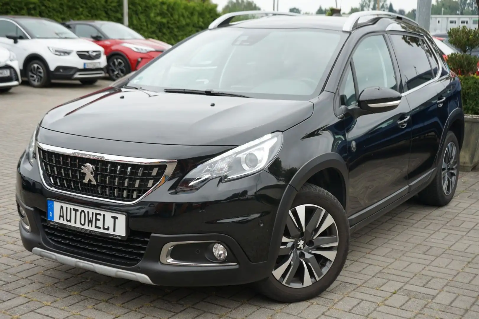 Peugeot 2008 Crossway PureTech 110 EAT6 Schwarz - 1