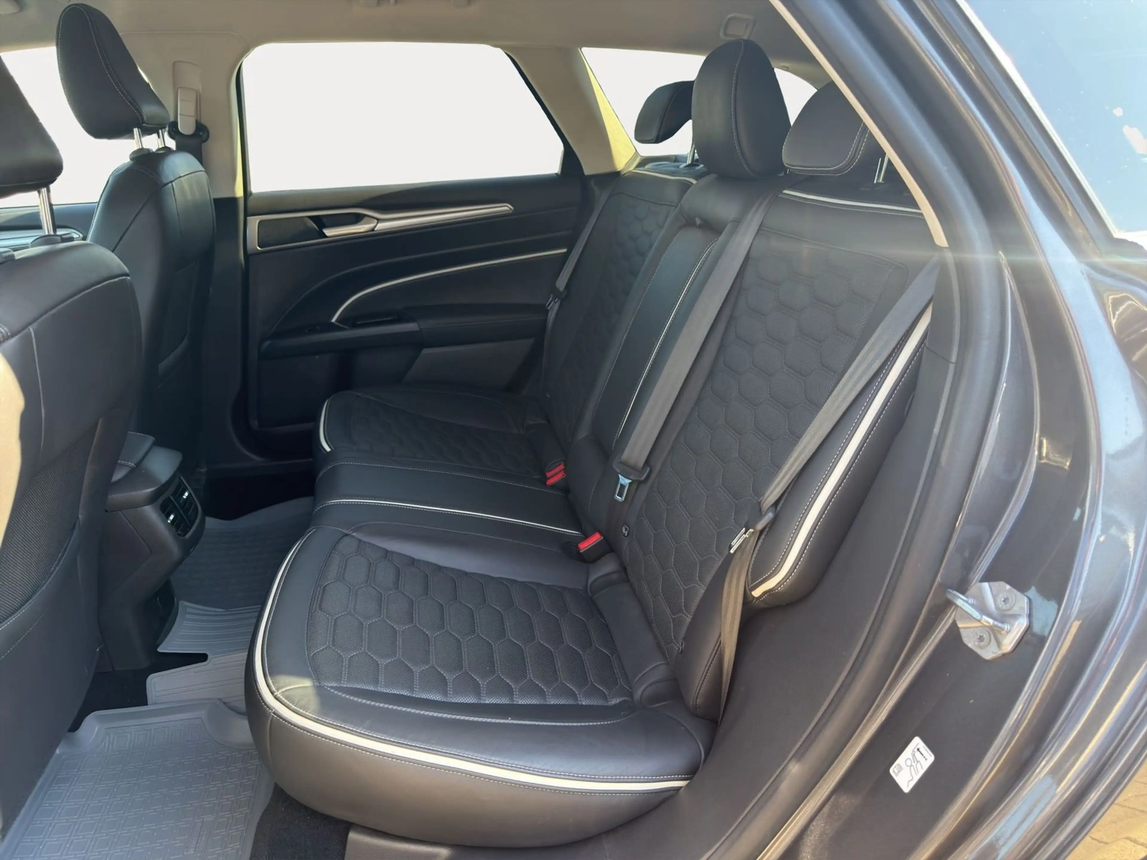 Ford Mondeo 2.0 TDCi Vignale Start/Stopp — photo 11