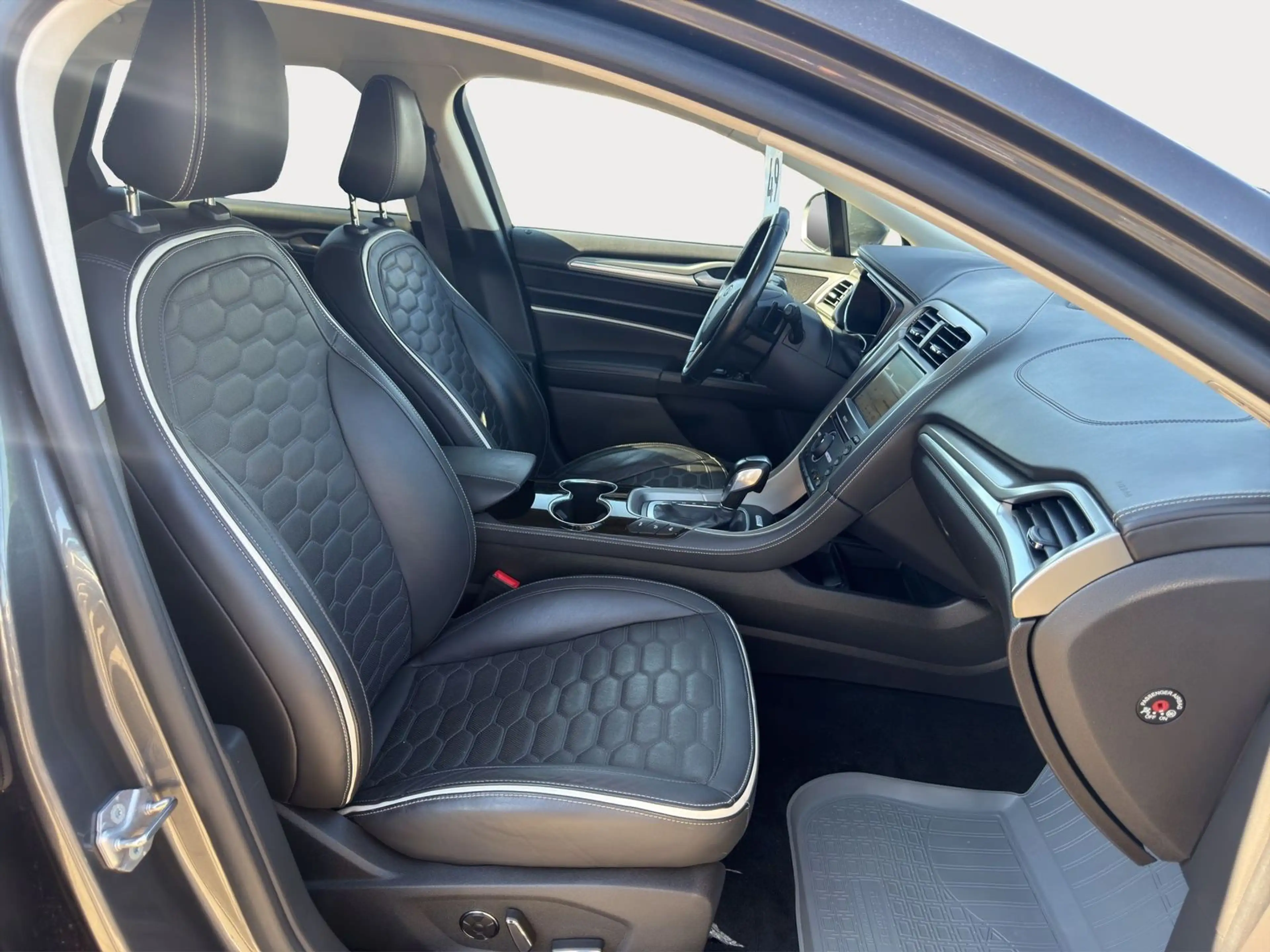 Ford Mondeo 2.0 TDCi Vignale Start/Stopp — photo 15