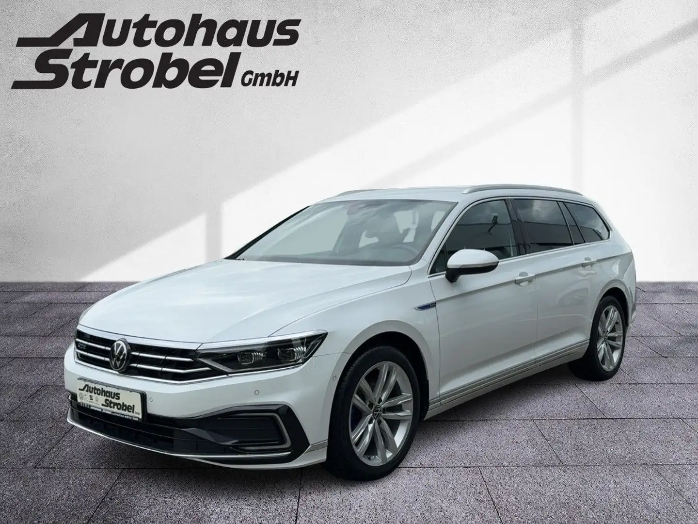 Volkswagen Passat Variant GTE 1.4 TSI DSG ACC AHK Navi Clim Weiß - 2
