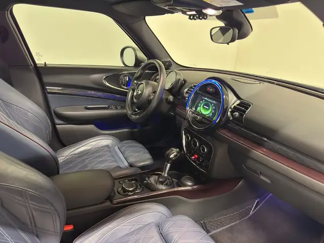 Mini Hatch view 13