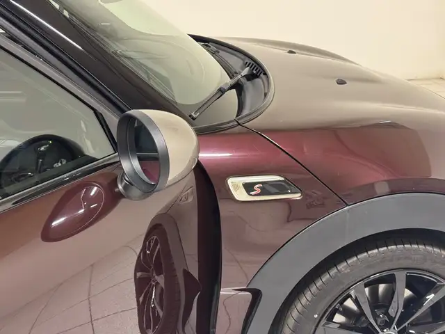 Mini Hatch view 10