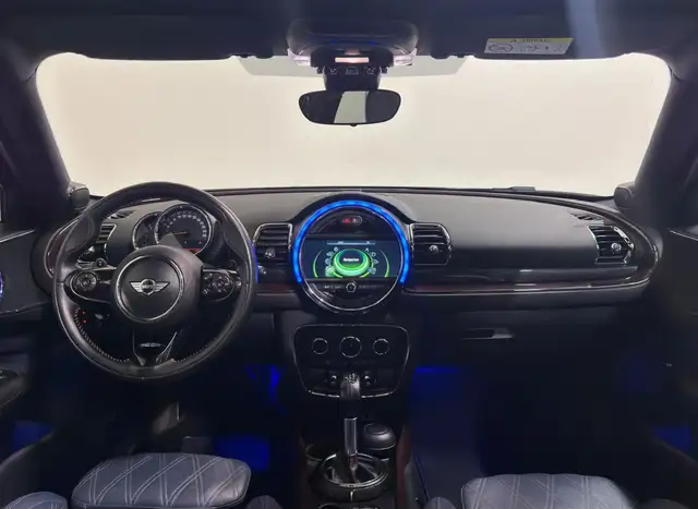 Mini Hatch view 4