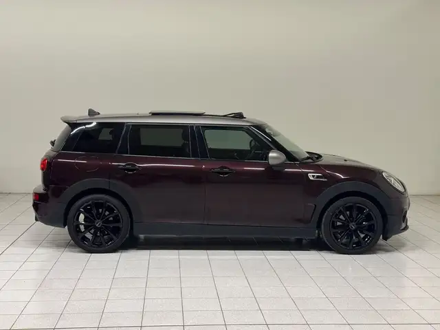 Mini Hatch view 6