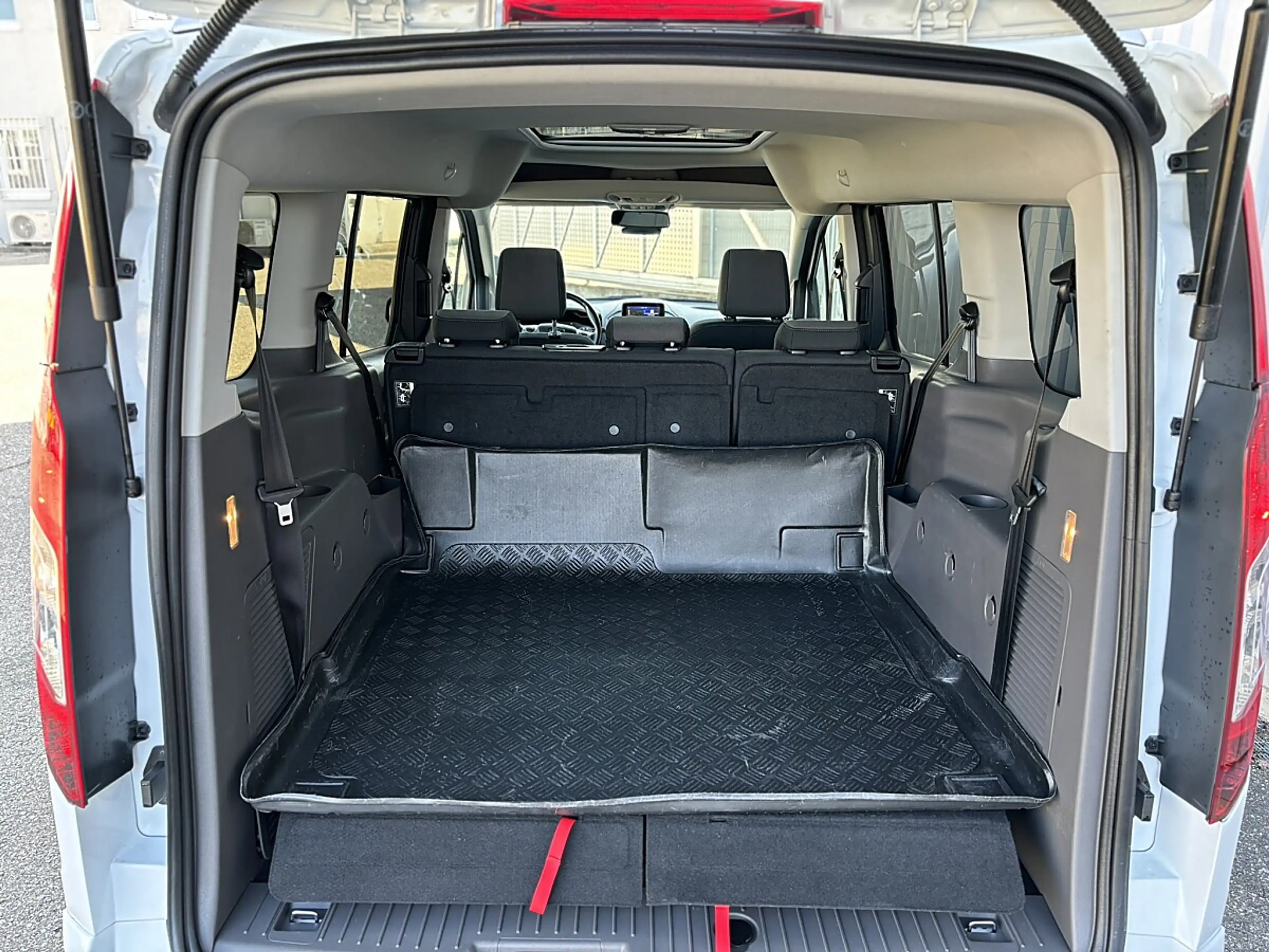 Ford Tourneo Connect Tourneo Grand Connect Titanium 1,5 TDCi L1 Aut.... — photo 6