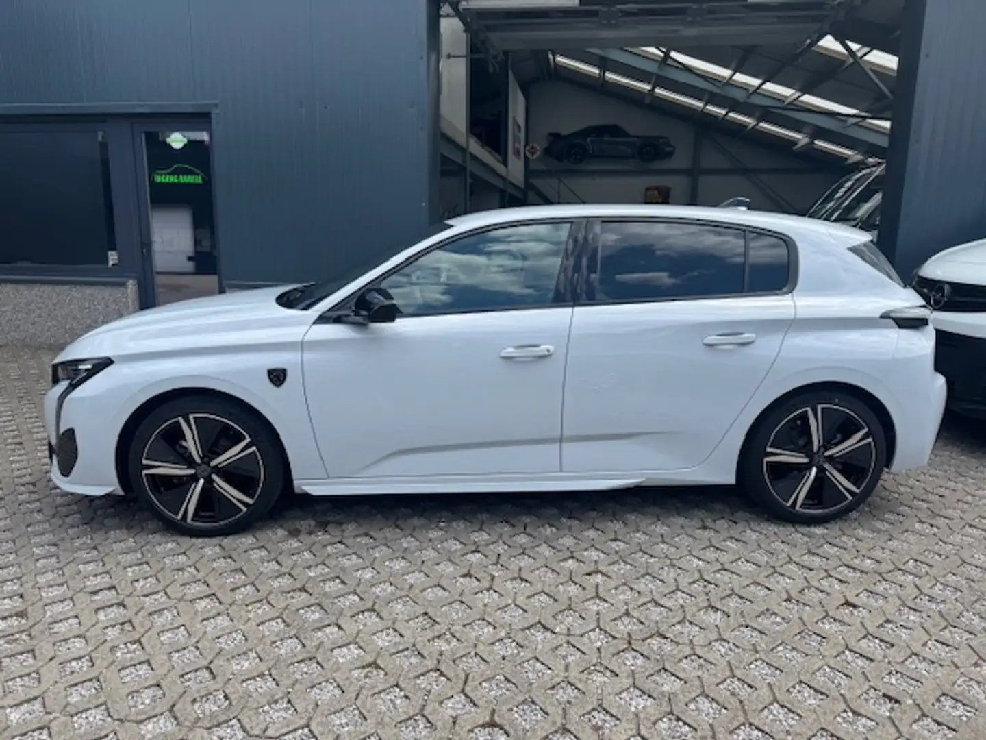 Peugeot 308 GT PURETECH EAT8 - CARPLAY/CAMERA/25000 km!! Wit - 2