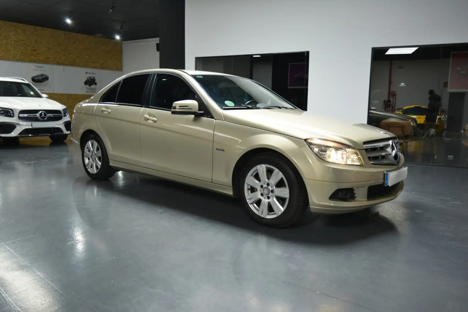 Mercedes-Benz C 180 CGI BE Edition Beige - 2