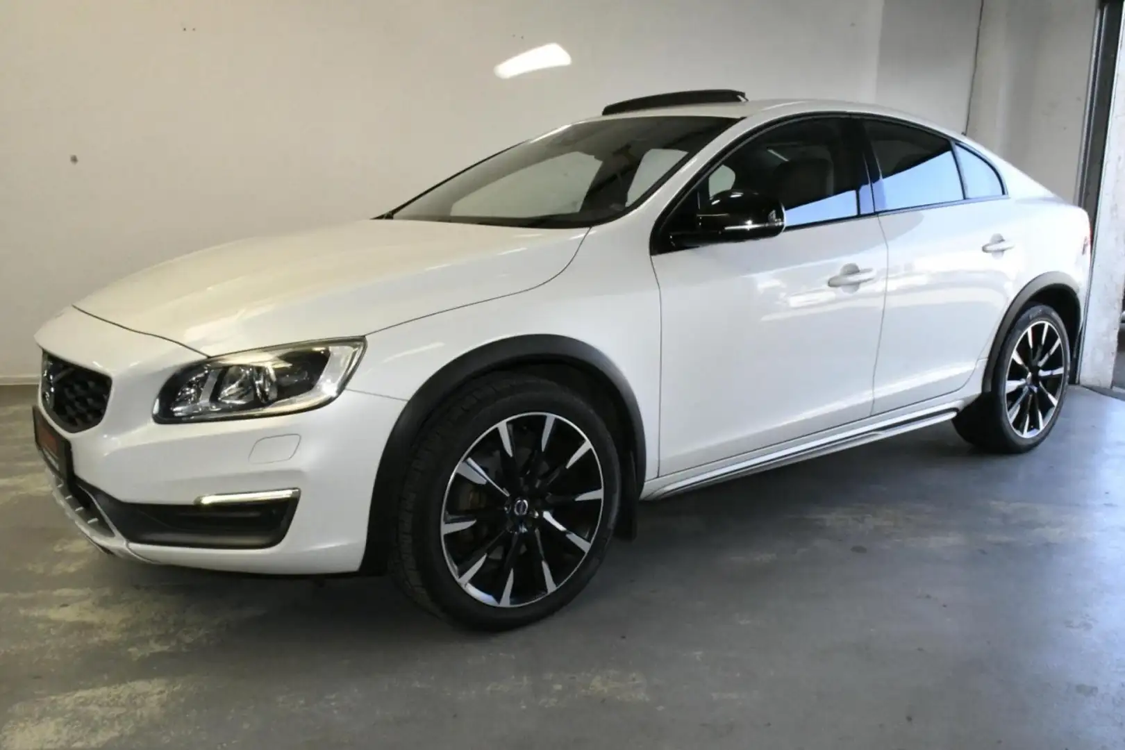 Volvo S60 Cross Country Country Aut ACC*KEY*BLIS*SDACH*CAM*H&K Klima Weiß - 2