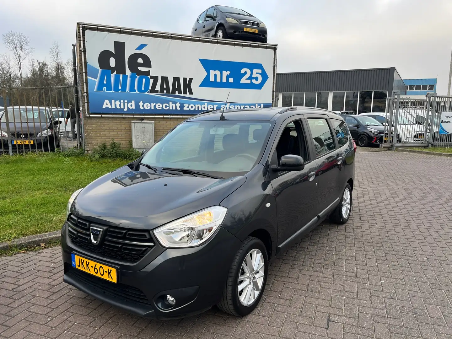 Dacia Lodgy 1.6 SCe 7p. Incl NW Keuring Grau - 1