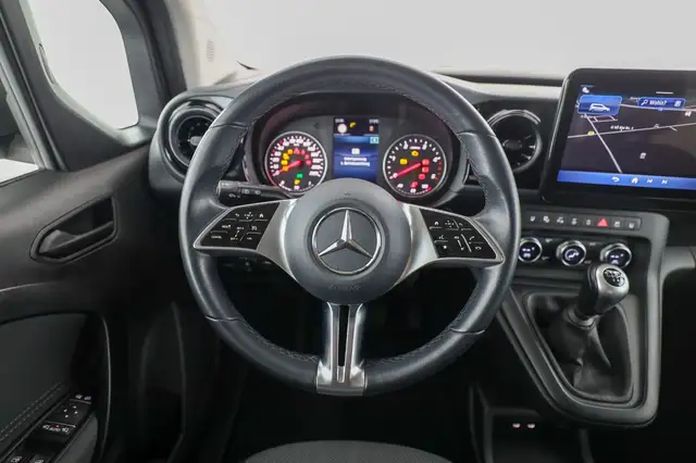 Mercedes-Benz T-Class view 11