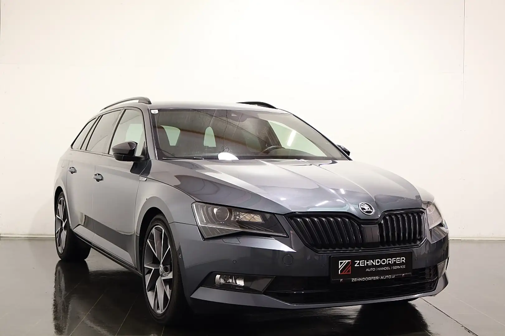 Skoda Superb 2,0 TDI Sportline DSG / LED / AHK / CANTON / RF... Grau - 1