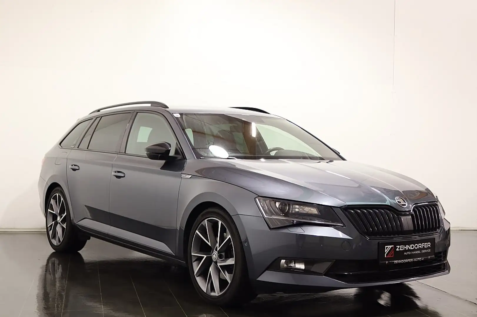 Skoda Superb 2,0 TDI Sportline DSG / LED / AHK / CANTON / RF... Grau - 2