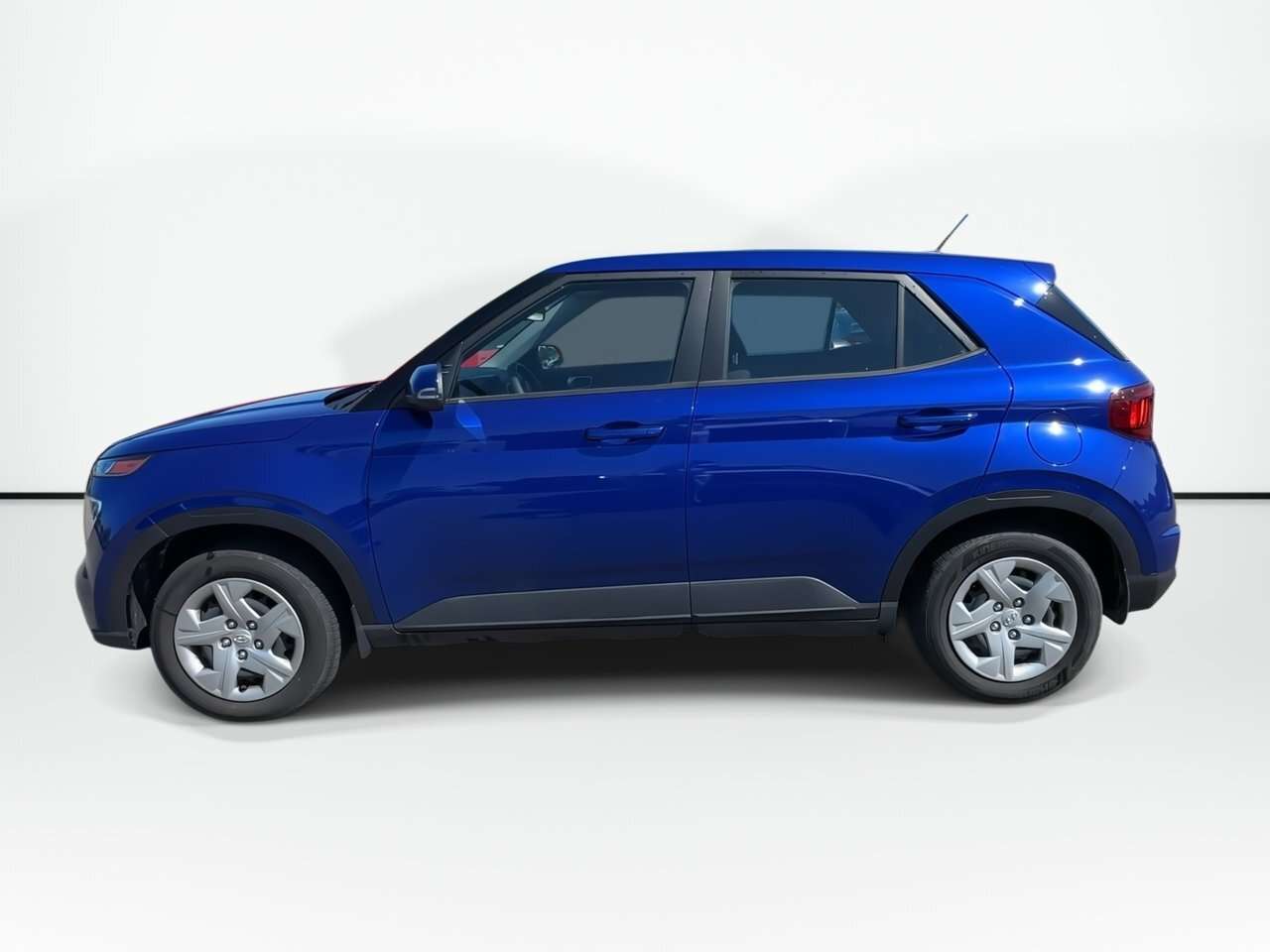 2024 Hyundai Venue Essential | Cam | HtdSeat | Warranty to 2029 Clean — снимка 1
