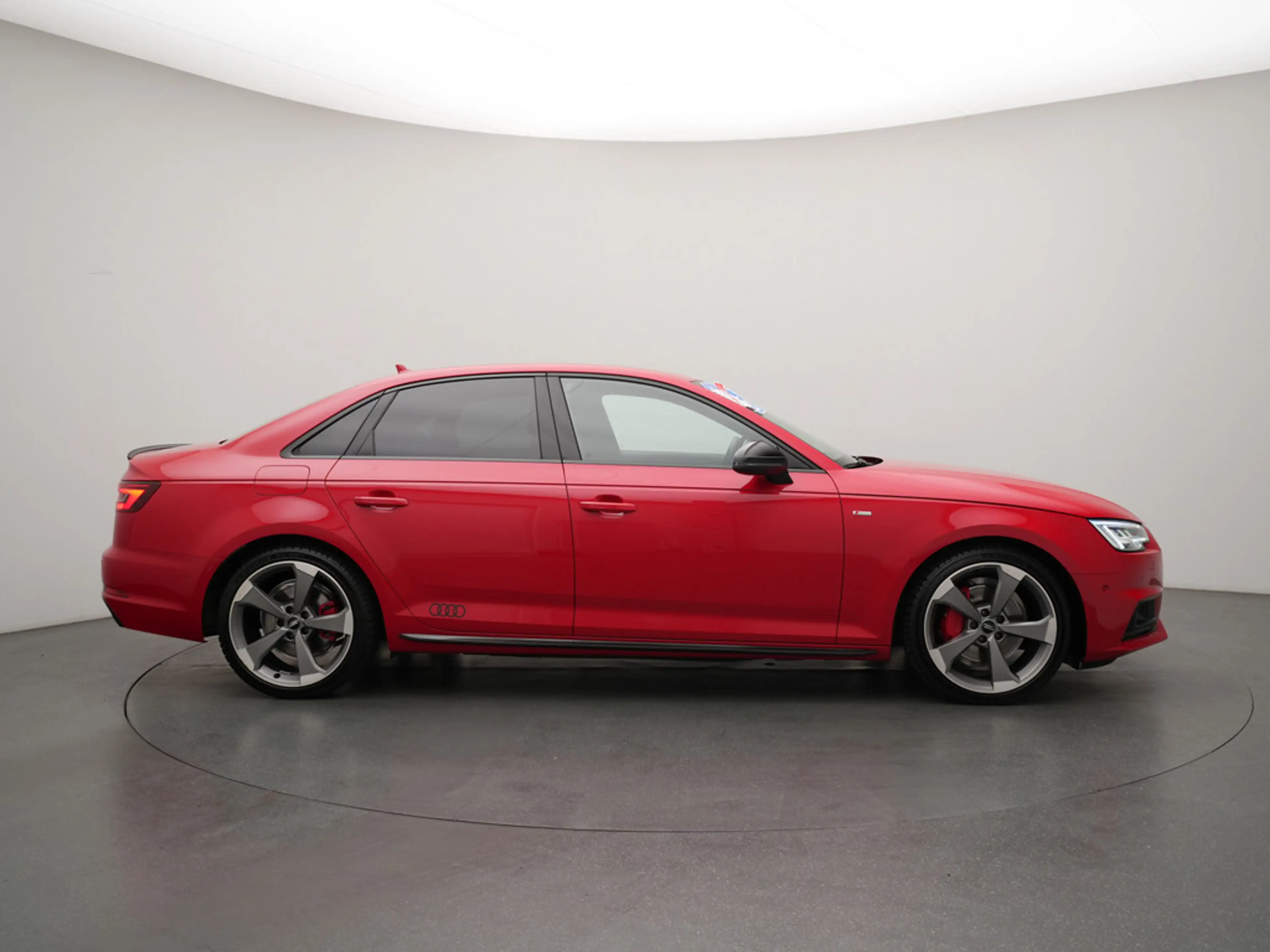 Audi A4 quattro S line ACC AHK NAVI B&O 360° KAM — photo 3