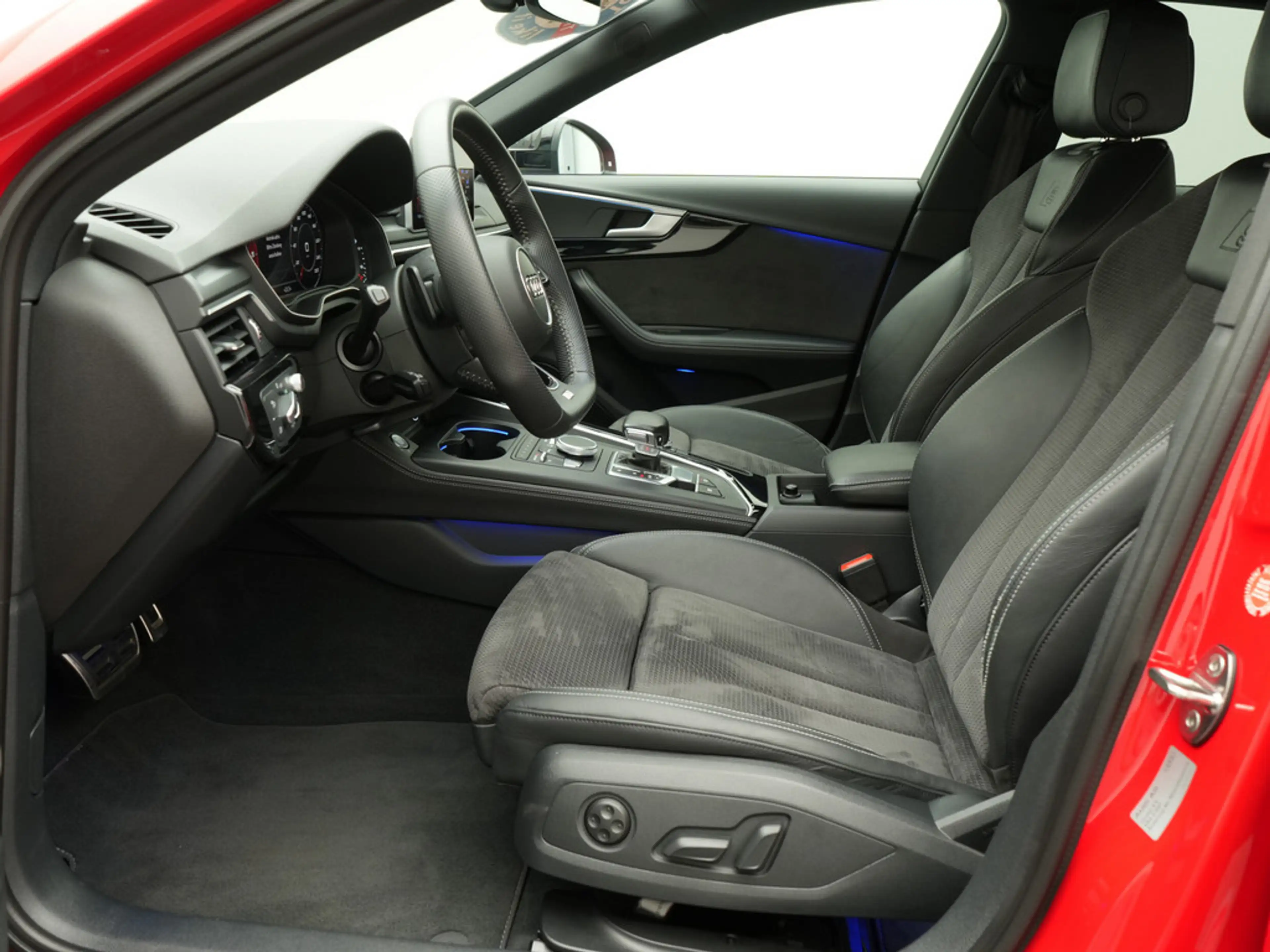 Audi A4 quattro S line ACC AHK NAVI B&O 360° KAM — photo 11
