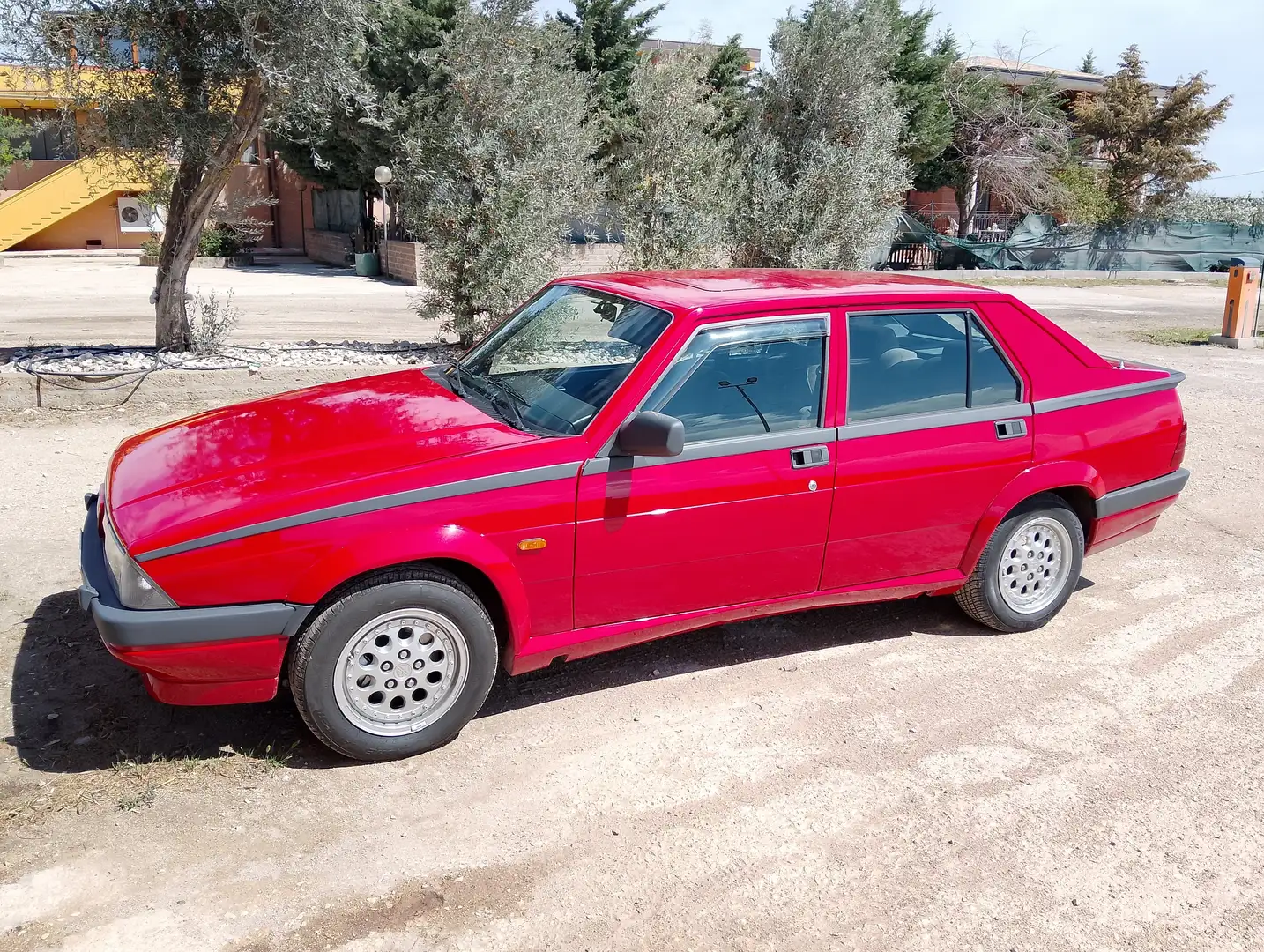 Alfa Romeo 75 75 2.0i ts Rosso - 1