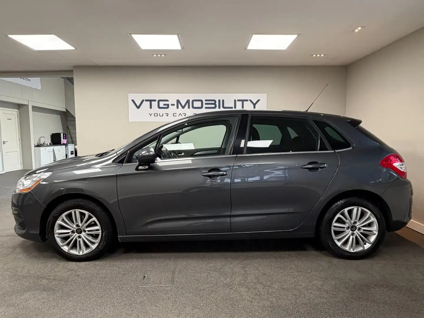 Citroen C4 1.2 PureTech Exclusive Navi|ElektrischPakket|PDC A Grijs - 2