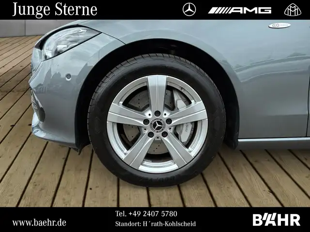 Mercedes-Benz 300 view 6