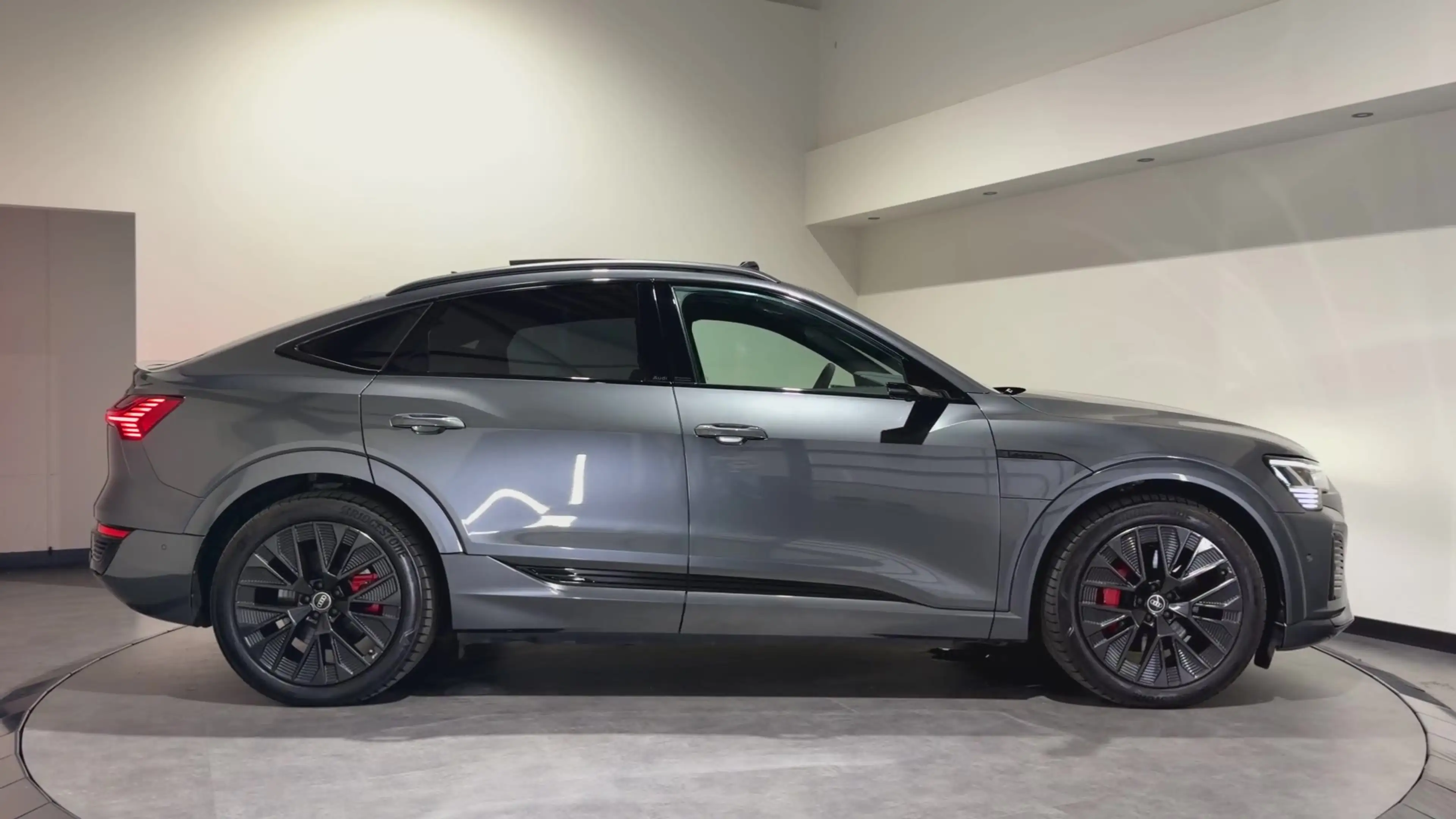 Audi Q8 e-tron Sportback 55 quattro S Edition 115 kWh | 22kW lade — photo 3
