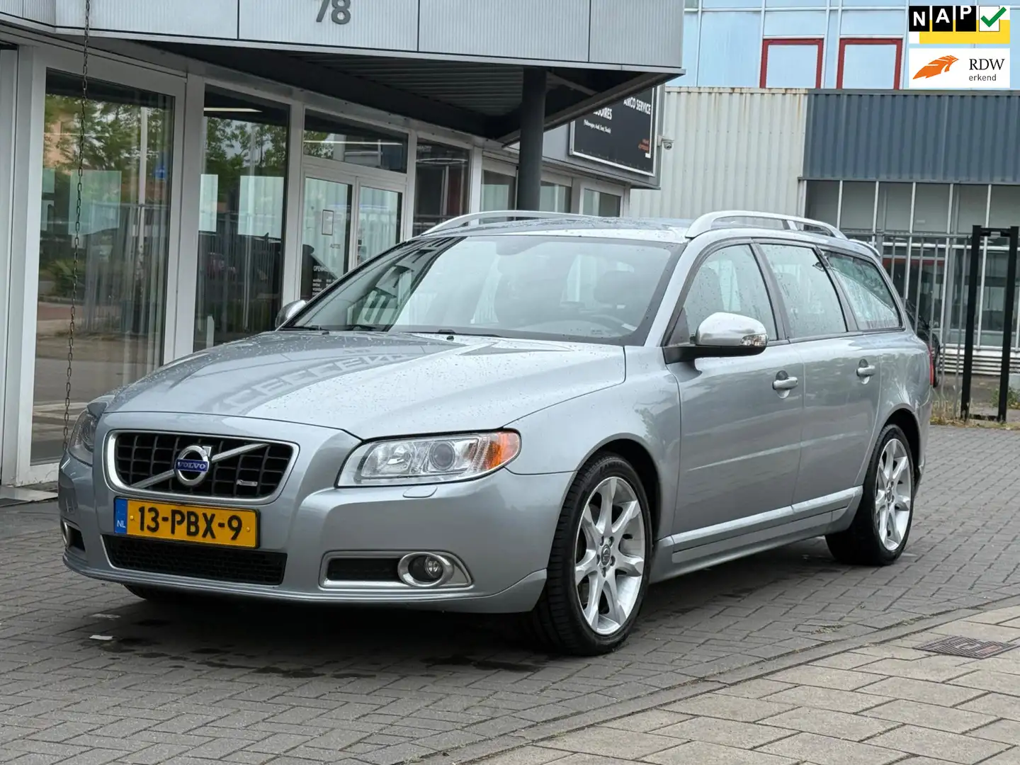 Volvo V70 2.0T R-Edition - Navigatie - Leder Gris - 1
