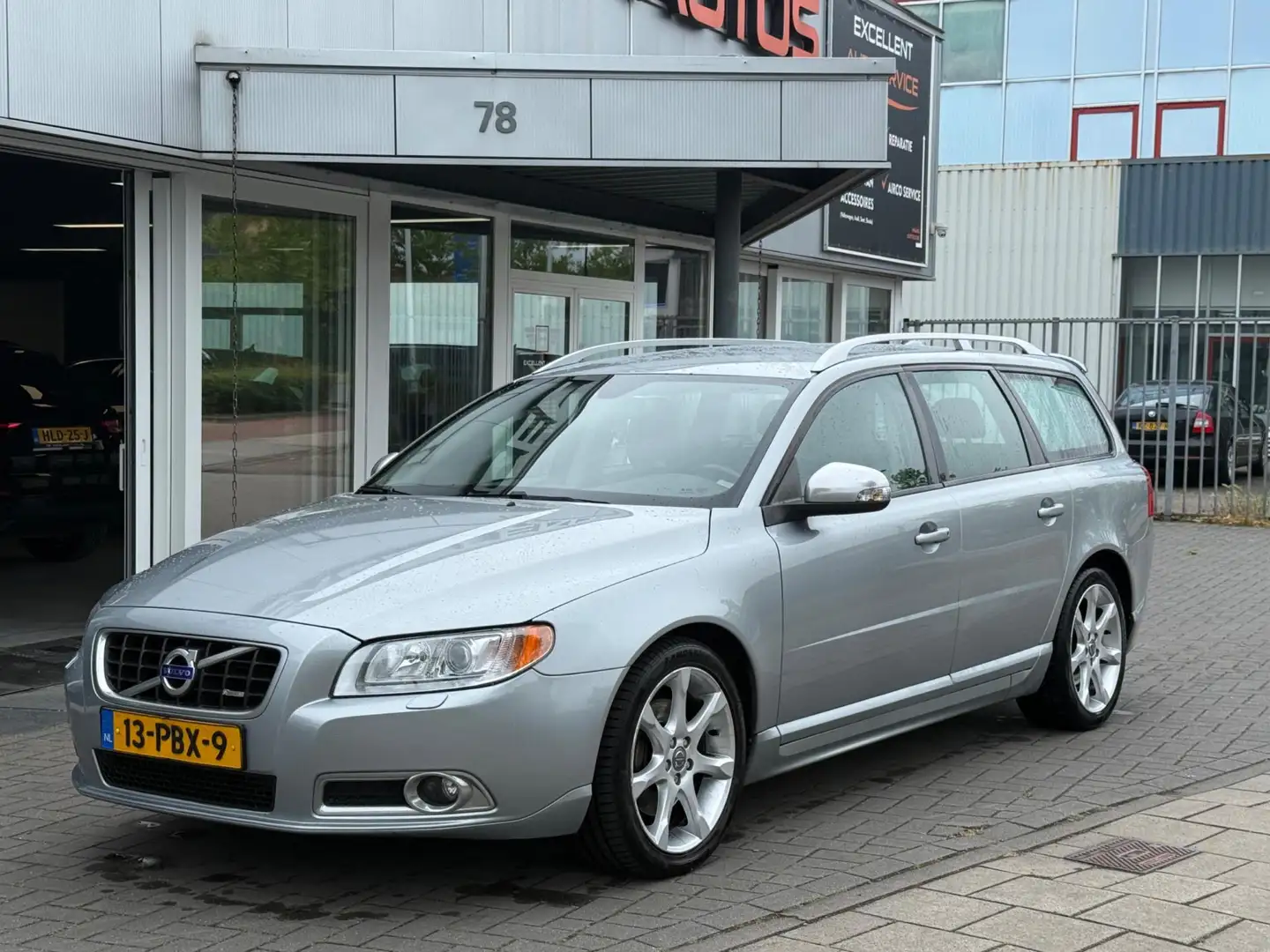 Volvo V70 2.0T R-Edition - Navigatie - Leder Gris - 2