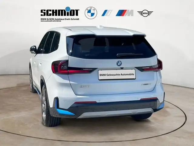 BMW Ix1 view 4