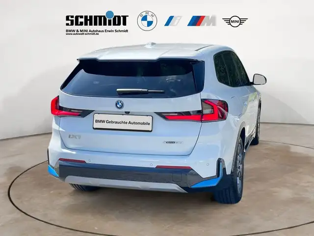 BMW Ix1 view 5