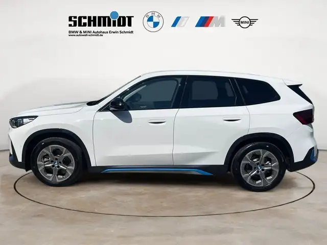 BMW Ix1 view 3