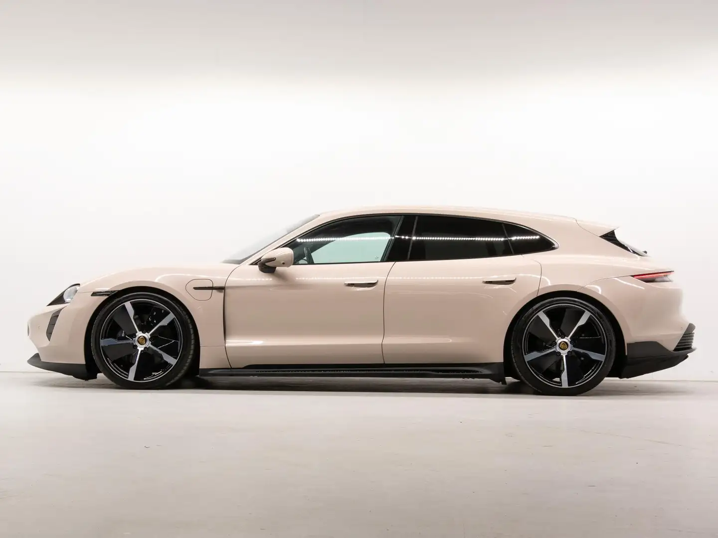 Porsche Taycan Sport Turismo Beige - 2