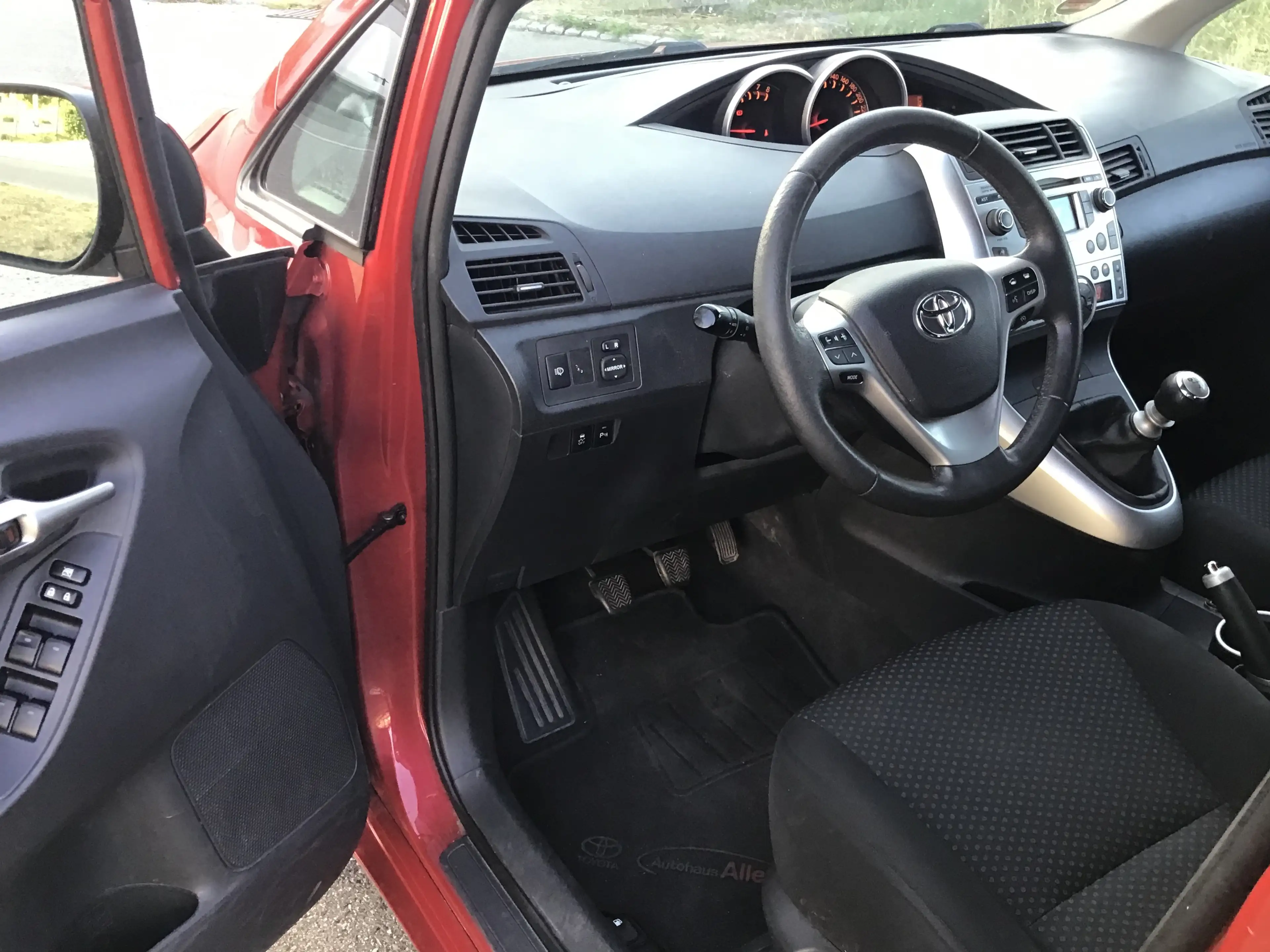 Toyota Verso Executive Kamera 7 Sitze 8-fach Tempomat Alu AHK… — photo 9