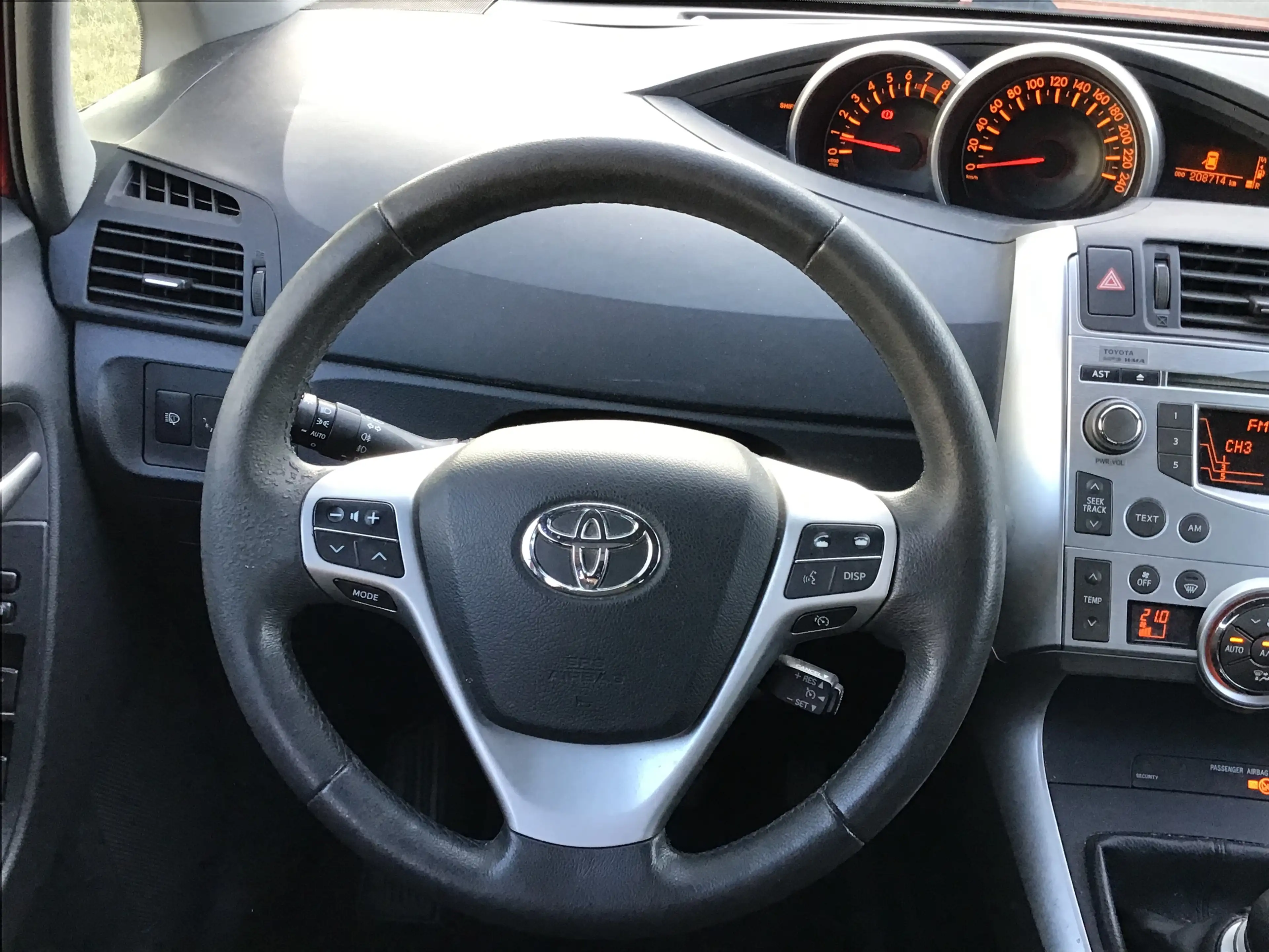 Toyota Verso Executive Kamera 7 Sitze 8-fach Tempomat Alu AHK… — photo 12
