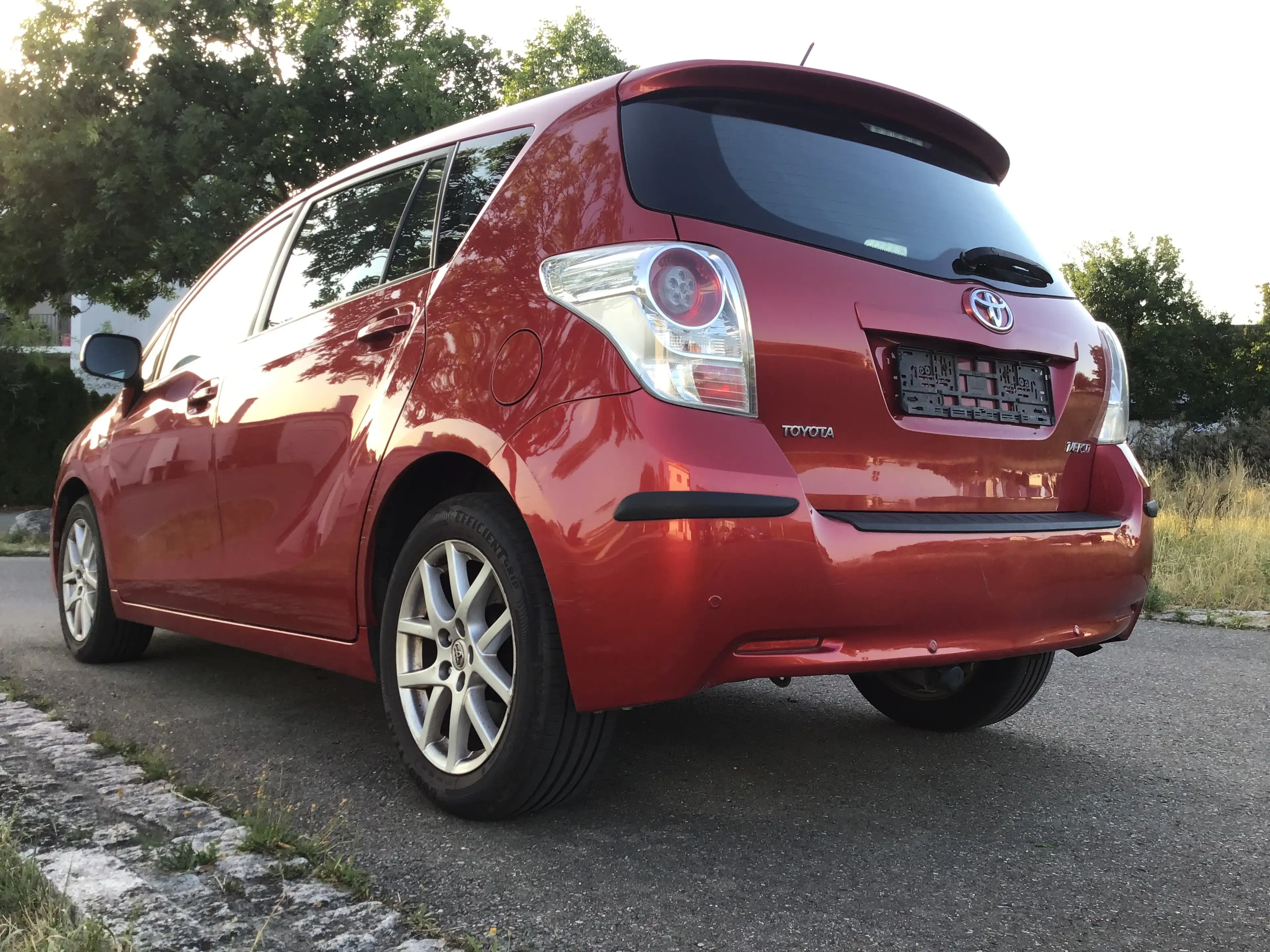 Toyota Verso Executive Kamera 7 Sitze 8-fach Tempomat Alu AHK… — photo 7