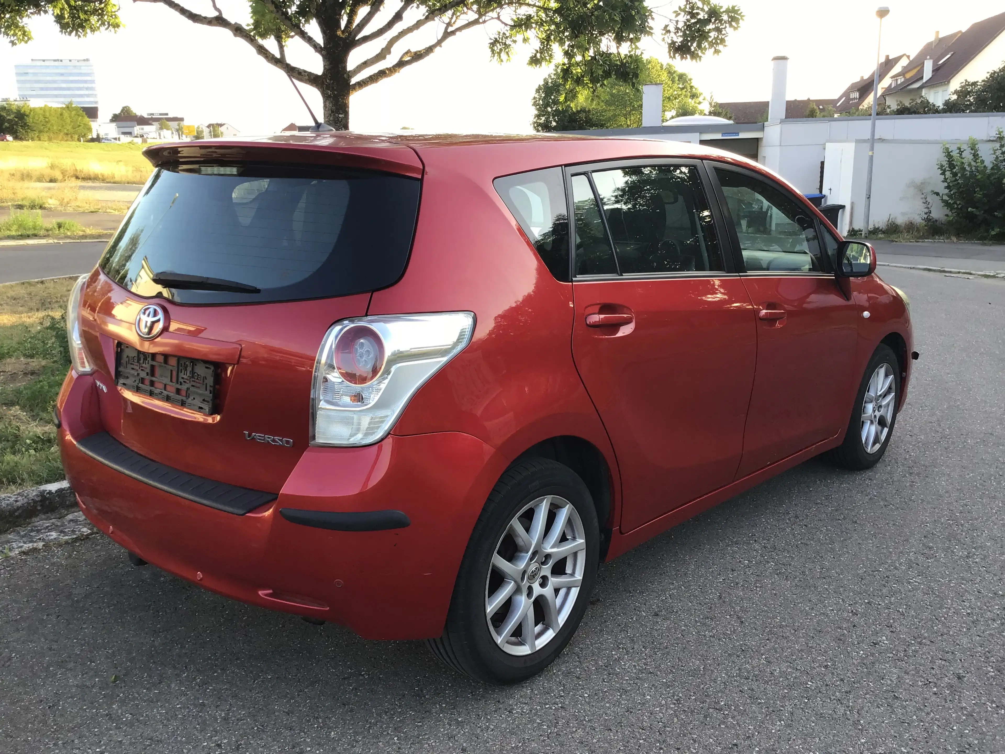 Toyota Verso Executive Kamera 7 Sitze 8-fach Tempomat Alu AHK… — photo 3