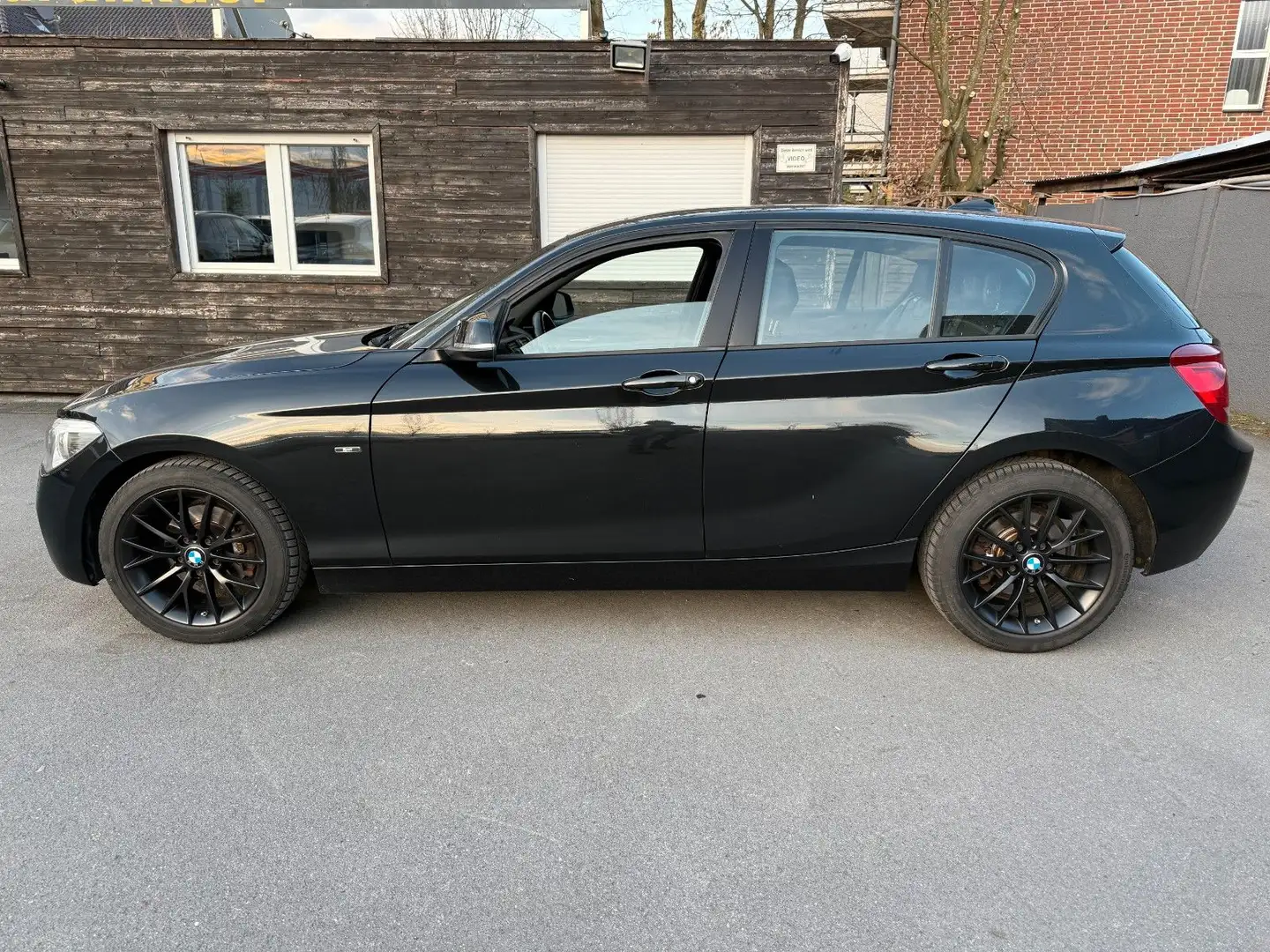 BMW 118 i SPORT BIXENON*NAVI*LEDER*KLIMAAUT*8xALU*SHZ Noir - 2