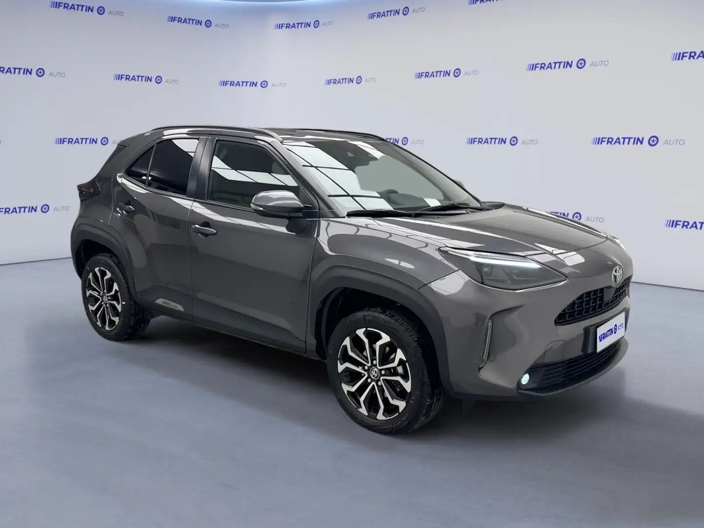 Toyota Yaris Cross 1.5 Hybrid 5p. E-CVT Trend Grigio - 2