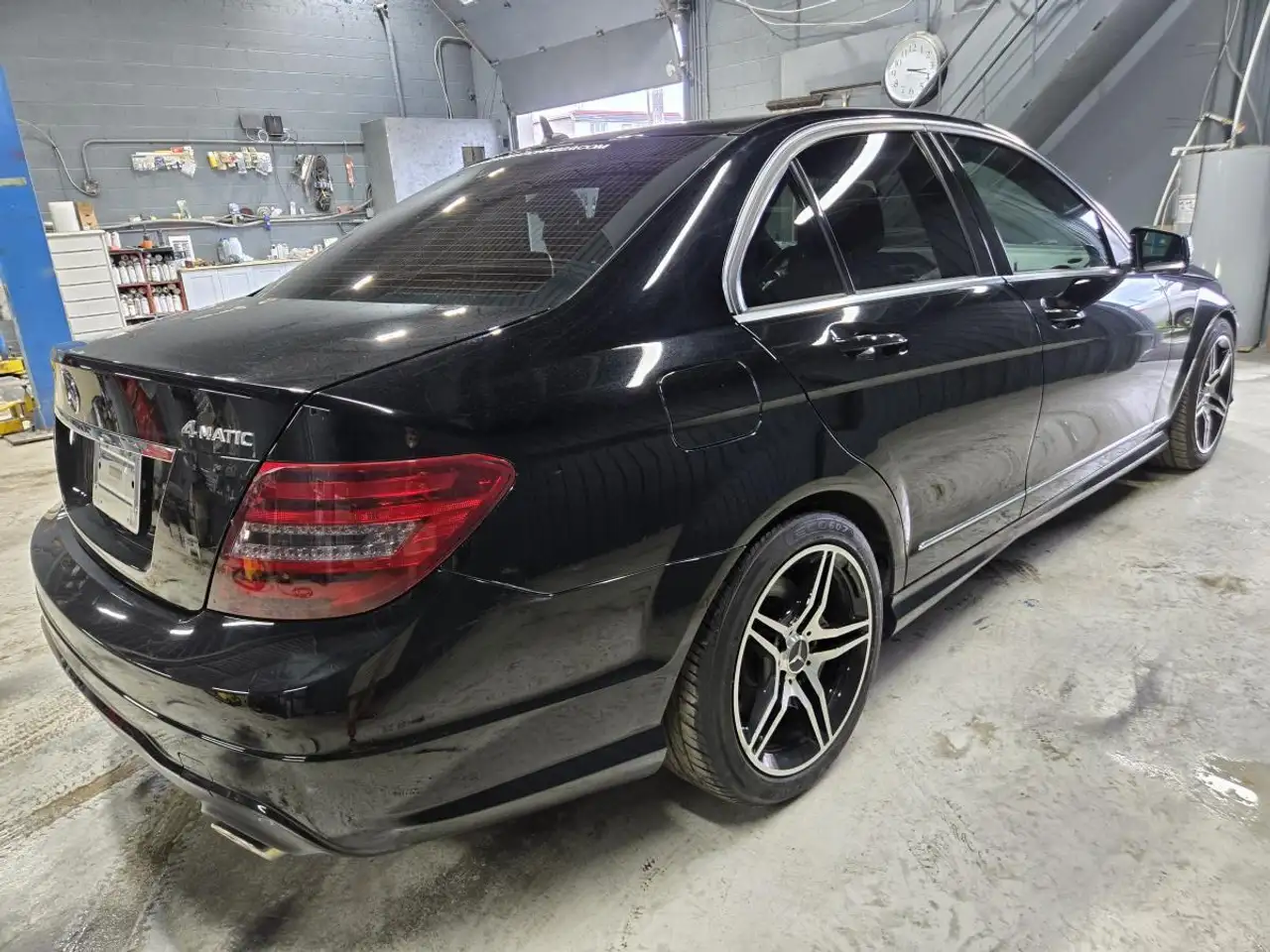Mercedes-Benz C-Class снимка Mercedes-Benz C-Class