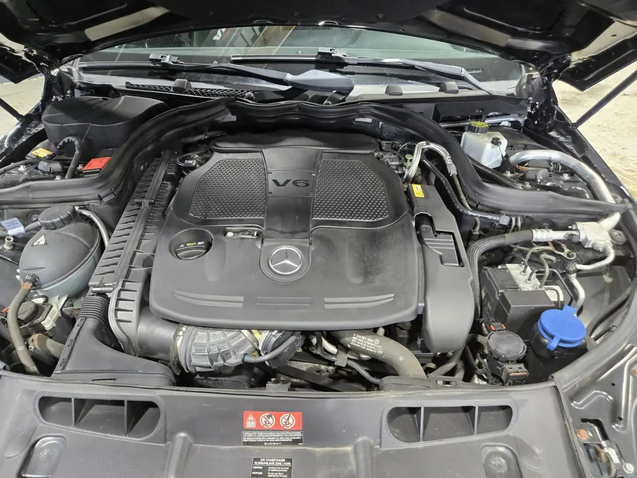 Mercedes-Benz C-Class снимка Mercedes-Benz C-Class