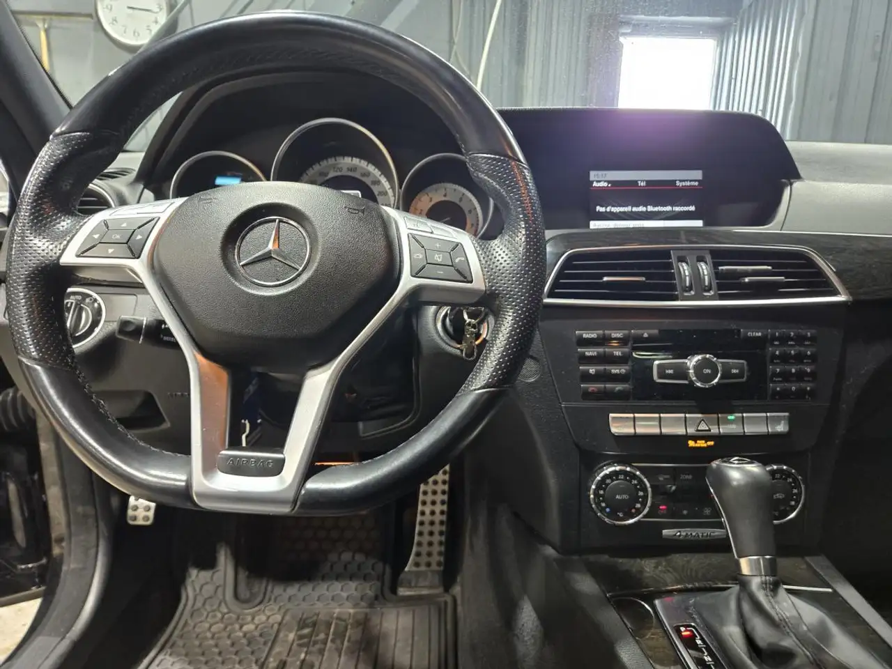 Mercedes-Benz C-Class снимка Mercedes-Benz C-Class