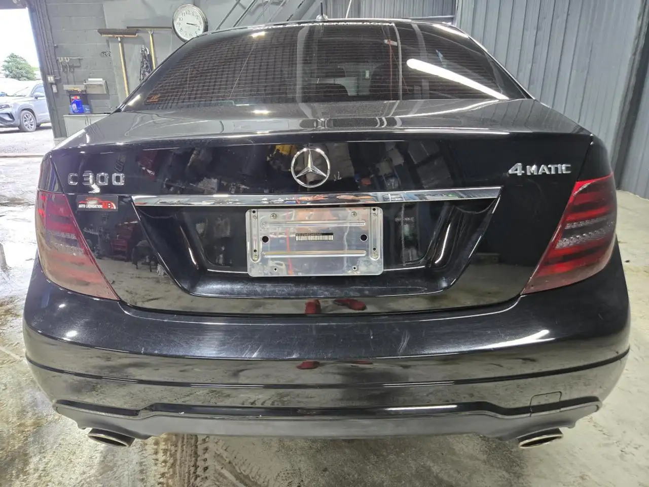 Mercedes-Benz C-Class снимка Mercedes-Benz C-Class